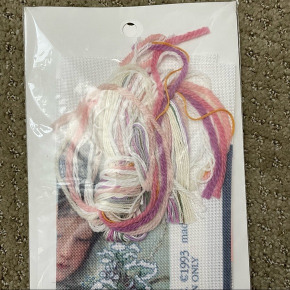 NWOT - Crewel kit titled Delicate Beauty - Picture 5 of 5